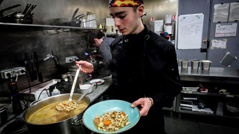 Contrats étudiants dès 15 ans : un projet gouvernemental qui divise