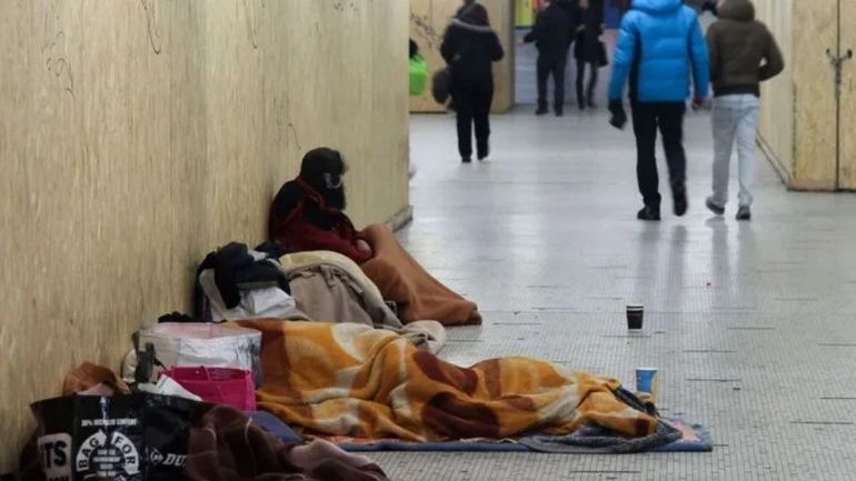 Includo, le service de maraude sociale de la Stib existe depuis un an : l'entreprise estime que des solutions globales face au sans-abrisme sont nécessaires à Bruxelles Includo, le service de maraude sociale de la Stib existe depuis un an : l'entreprise estime que des solutions globales face au sans-abrisme sont nécessaires à Bruxelles