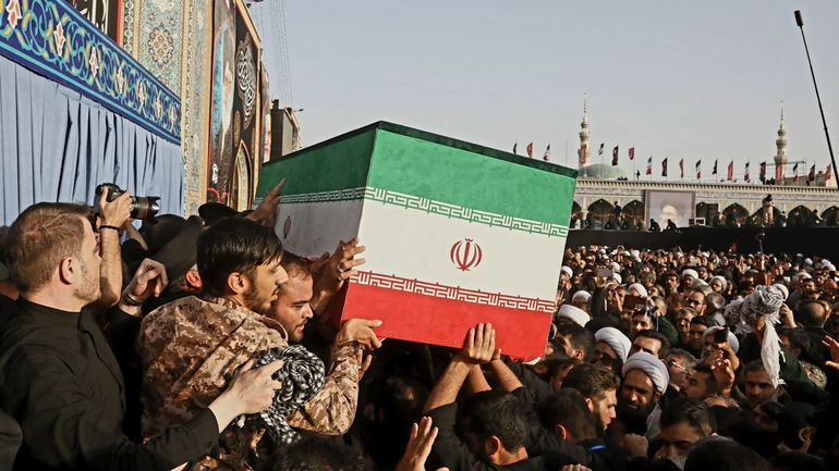 Le corps de l'ayatollah Khamenei arrive en Irak, à la veille de processions