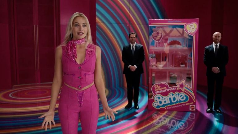 Derrière les paillettes et les discours féministes, la face cachée de Barbie Derrière les paillettes et les discours féministes, la face cachée de Barbie