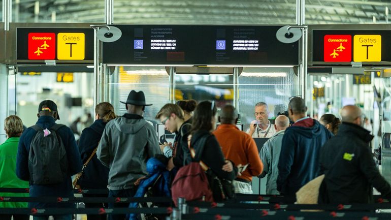 Files d'attente aux contrôles aux frontières : une situation "totalement inacceptable" selon le patron de Brussels Airport