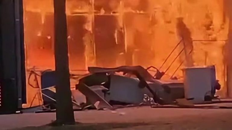 Blocage des lycées en France : le hall d'un lycée détruit par un incendie à Nantes, Lecornu convoque une cellule de crise