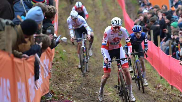 Direct vidéo – Coupe du monde de cyclo-cross : van der Poel accélère, seul Nys peut le suivre, encore deux tours Direct vidéo – Coupe du monde de cyclo-cross : van der Poel accélère, seul Nys peut le suivre, encore deux tours