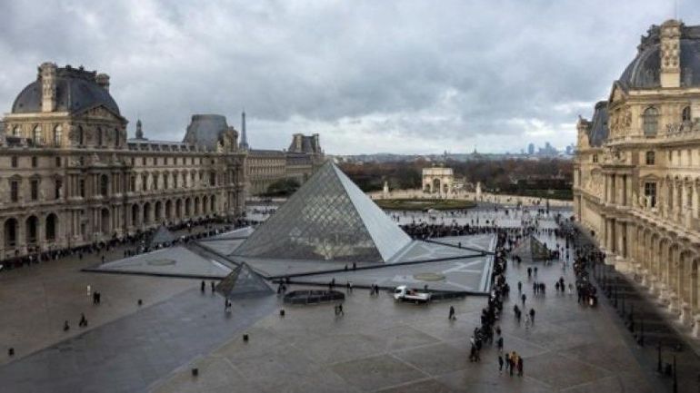 Quatre nouvelles interpellations dans l’enquête sur le cambriolage du musée du Louvre