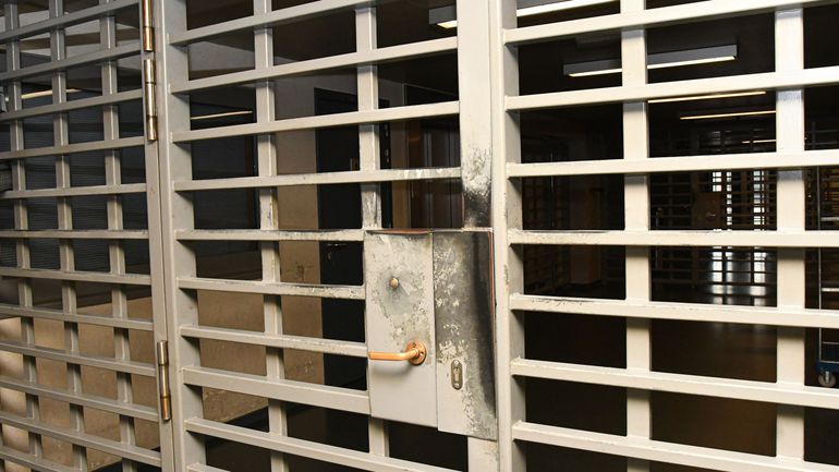 Surpopulation carcérale : Un nombre record de 701 détenus contraints de dormir au sol dans les prisons belges