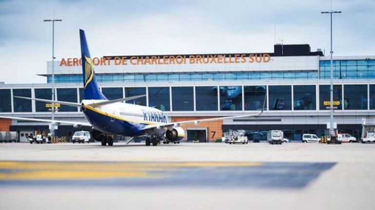 Grève : l’aéroport de Charleroi peu perturbé ce matin malgré la présence de syndicats Grève : l’aéroport de Charleroi peu perturbé ce matin malgré la présence de syndicats