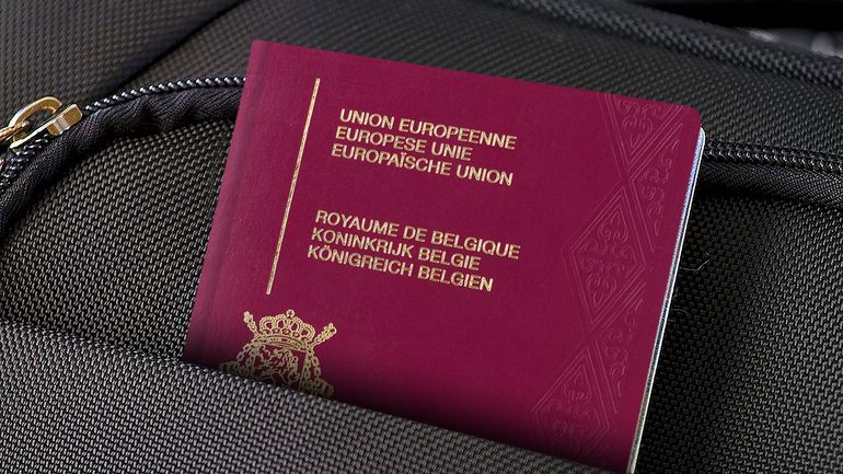 Que vaut un passeport belge aujourd’hui ? Et surtout, que cache le "prix" du privilège de franchir les frontières ?