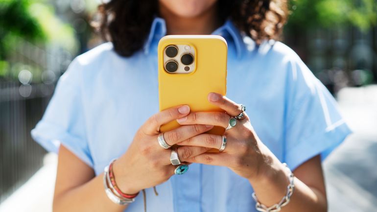 Londres va interdire l'accès des réseaux sociaux aux moins de 16 ans