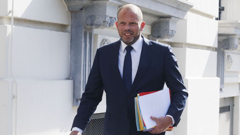 Une enquête ouverte sur l'achat d'anti-drones par la défense belge et Theo Francken suite au reportage de la VRT