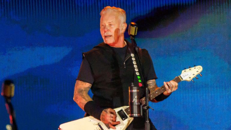 James Hetfield de Metallica surprend avec une version parlée de "Twas The Night Before Christmas"
