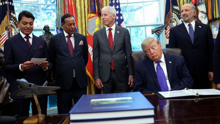 Midterms aux États-Unis : Trump, en difficulté dans les sondages, annonce la construction d'une très grande aciérie en Iowa