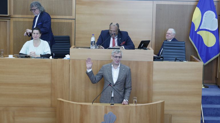 Dirk De Smedt succède officellement à Sven Gatz au Parlement bruxellois