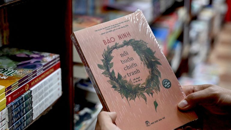 "Le chagrin de la guerre" de Bao Ninh ravive la polémique tandis que ses ventes explosent au Vietnam "Le chagrin de la guerre" de Bao Ninh ravive la polémique tandis que ses ventes explosent au Vietnam