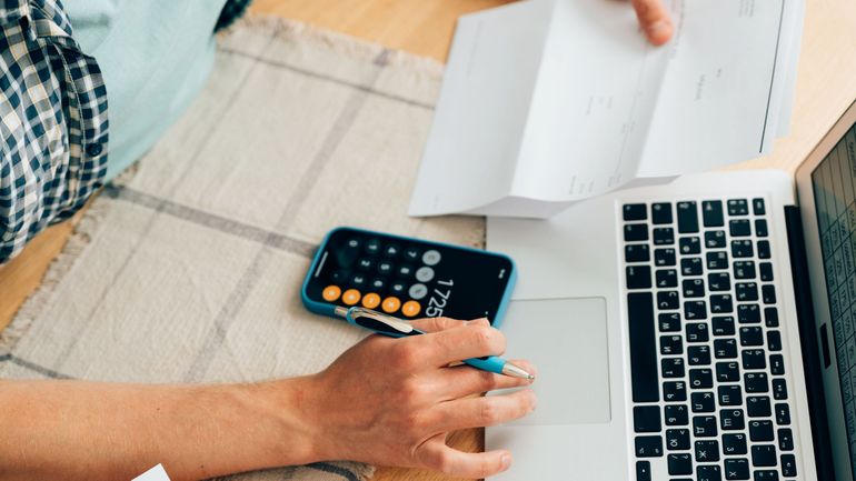 Allocations et salaires publics : une indexation (plafonnée) se confirme en septembre