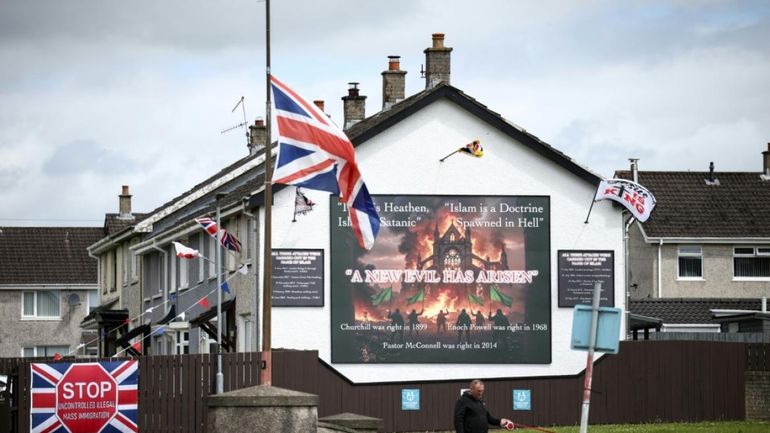 Irlande du Nord : Belfast, une ville toujours marquée par les divisions, quelques jours après les violences anti-immigrés