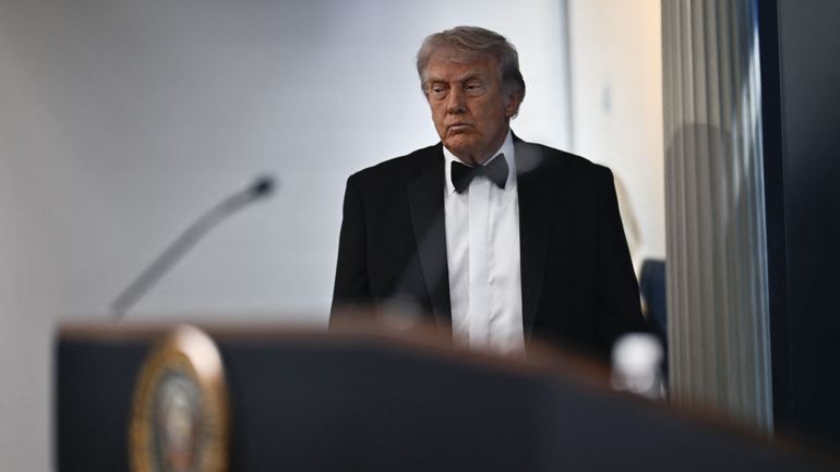 Donald Trump évacué et indemne après des tirs au dîner des correspondants à la Maison Blanche, le tireur 