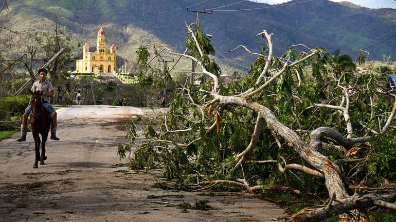 Ouragan Melissa : les Affaires étrangères en contact avec 165 Belges en Jamaïque et à Cuba Ouragan Melissa : les Affaires étrangères en contact avec 165 Belges en Jamaïque et à Cuba
