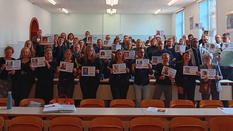 Enghien : une centaine de professeurs du collègue Saint-Augustin s’affichent en deuil lors de la réunion de parents