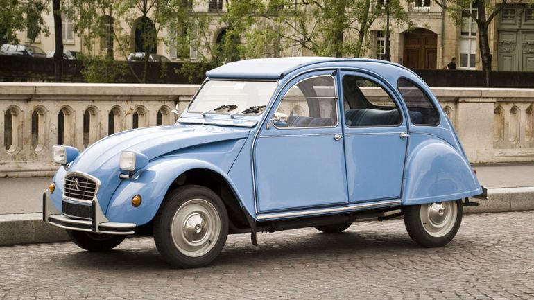 Les voitures mythiques et populaires, la voie royale ? Stellantis relance la Citroën 2CV version électrique