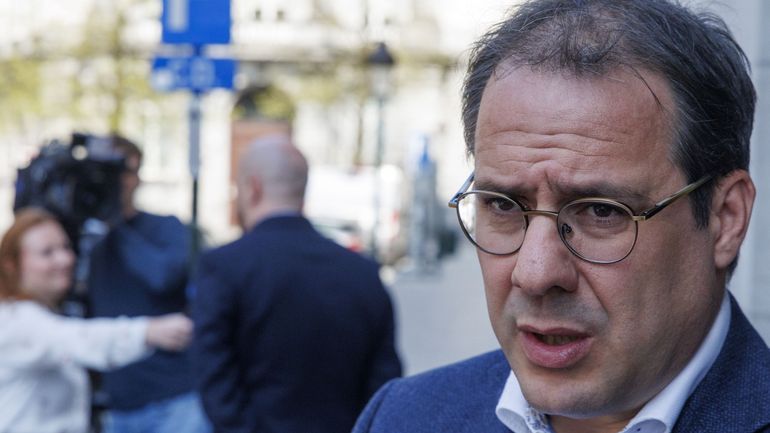 Exclus du chômage : le PS, Ecolo et le PTB demandent des explications à la Chambre au ministre de l’Emploi David Clarinval (MR)