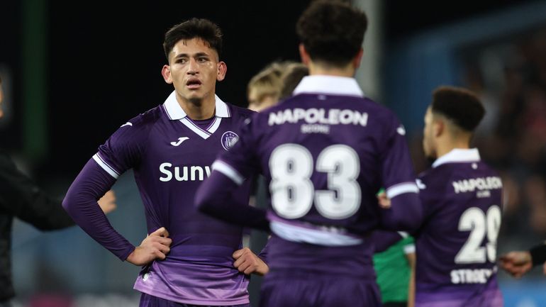 Coupe de Belgique : Anderlecht – Ninove a été retardé de 15 minutes suite à une erreur d'amateurs