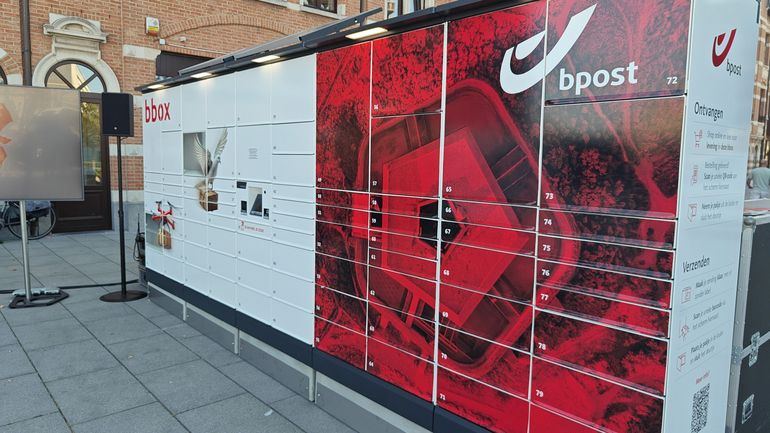 Bpost annonce que ses distributeurs automatiques de colis seront désormais privilégiés aux librairies et point colis