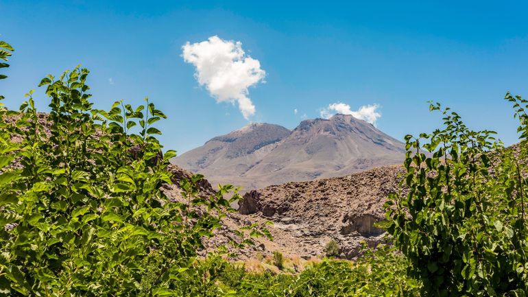 Endormi depuis des milliers d’années, un volcan iranien se réveille et inquiète les scientifiques Endormi depuis des milliers d’années, un volcan iranien se réveille et inquiète les scientifiques
