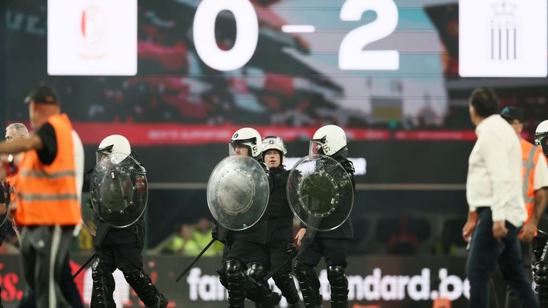 Le chambrage dégénère en bagarre : Standard - Charleroi se termine tristement