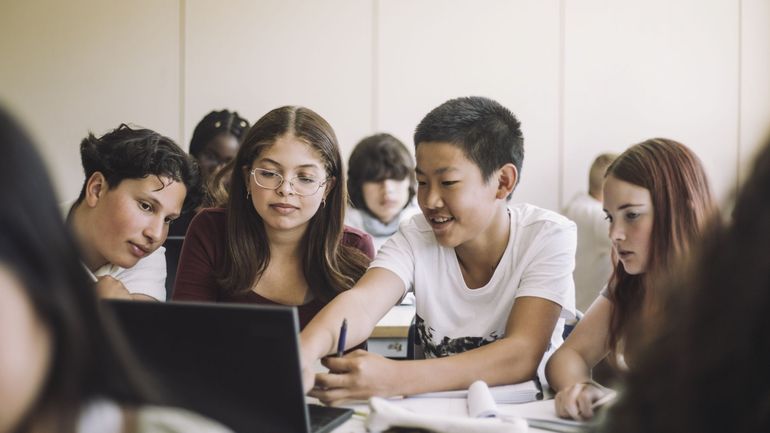 PISA 2025 : les résultats des élèves francophones reculent, mais les inégalités scolaires diminuent