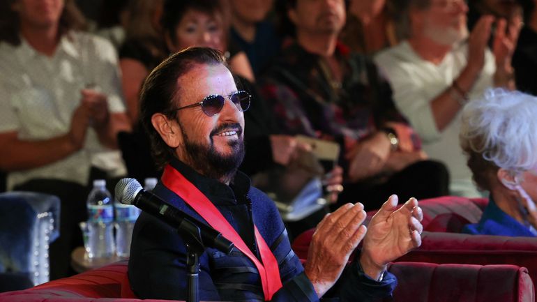 Un influenceur britannique ne reconnaît pas Ringo Starr en direct et demande "Qui est ce foutu Ringo des Beatles ?" Un influenceur britannique ne reconnaît pas Ringo Starr en direct et demande "Qui est ce foutu Ringo des Beatles ?"