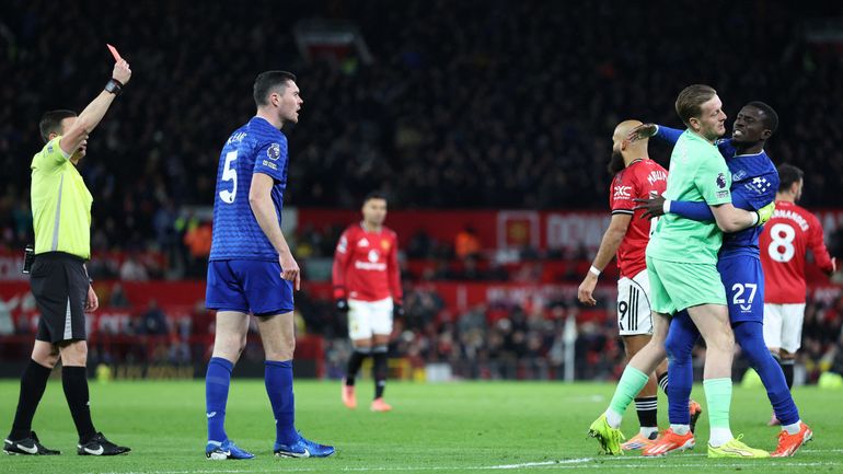 Idrissa Gueye s’excuse après son exclusion hallucinante : "Ce comportement ne me reflète pas"