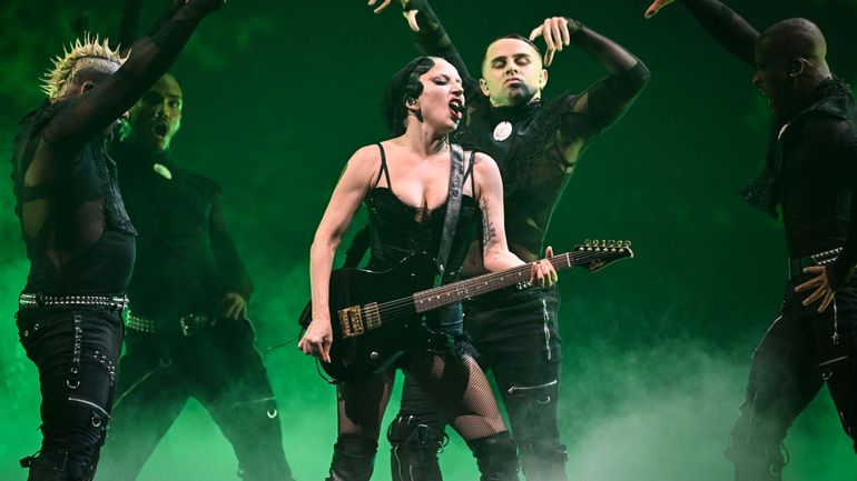 Lady Gaga interrompt son show à Sydney après un accident sur scène