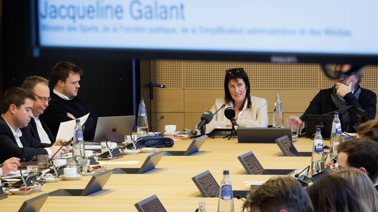 Face aux critiques de l'opposition après ses propos sur la RTBF, la ministre Galant s'explique