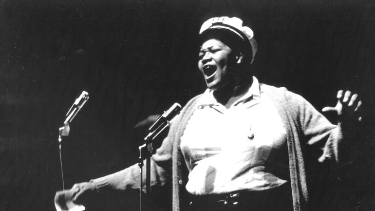 Triste destin pour Big Mama Thornton, géante du Rhythm and Blues : une pionnière face aux barrières raciales et sexistes de l’industrie musicale