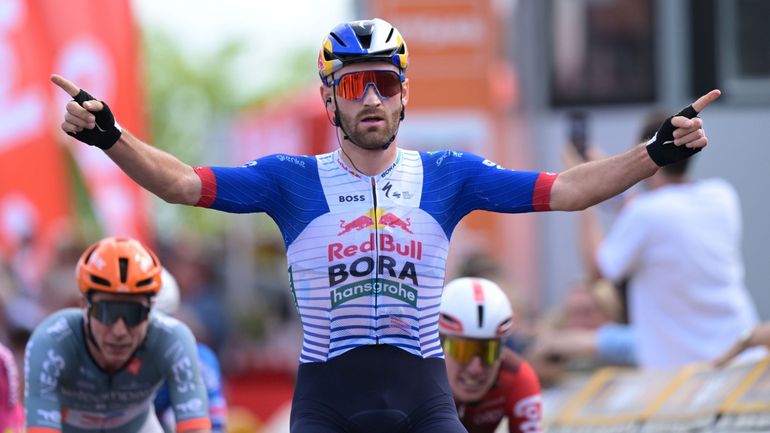 Tour de Wallonie : Jordi Meeus dégaine le premier à Lobbes, Arnaud De Lie malchanceux et privé de sprint