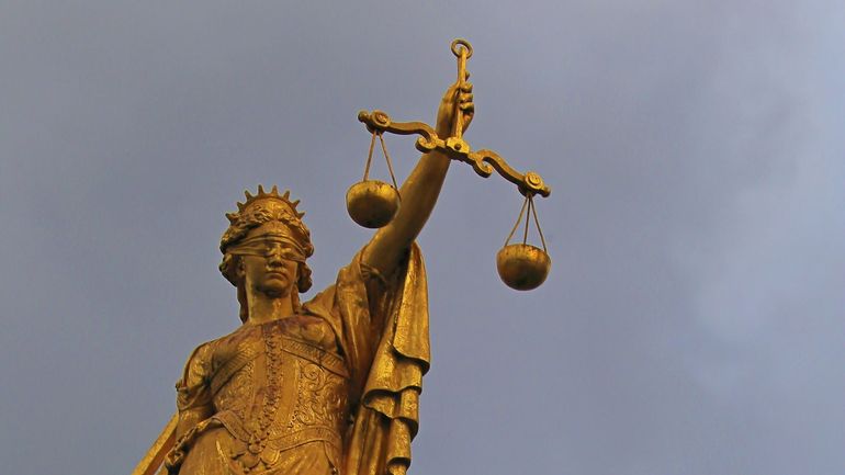 L'ancien procureur de Bruges et son épouse révoqués : leur fils concerné par une fraude lors de l'examen de magistrature