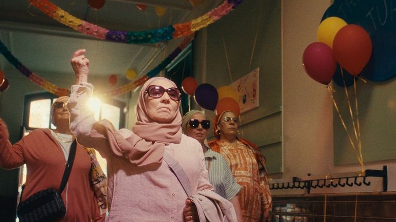 "Les Baronnes" : retour à la comédie pour Nabil Ben Yadir grâce à sa maman, Mokhtaria Badaoui, qui coréalise ce film avec lui, présenté en ouverture du FIFF de Namur