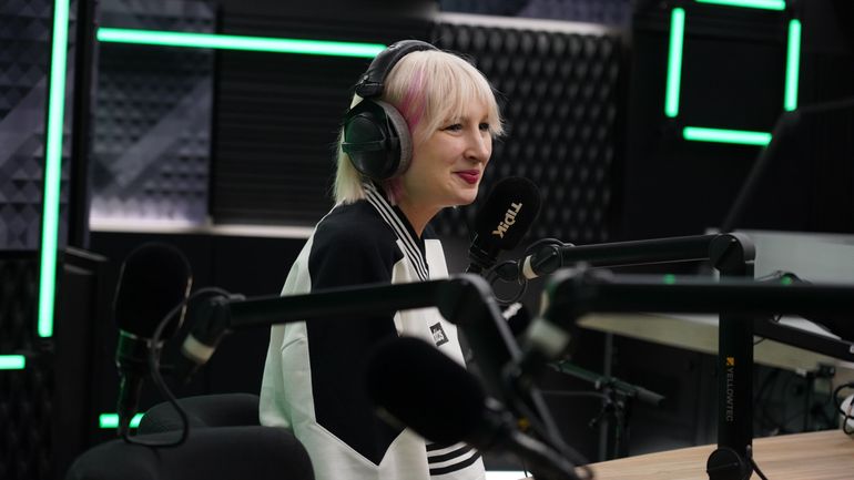 Alice on the Roof a présenté son nouvel album dans le Réveil de Tipik, avant de chanter "15 ans" Alice on the Roof a présenté son nouvel album dans le Réveil de Tipik, avant de chanter "15 ans"