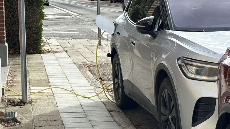 Nivelles interdit les câbles de recharge de véhicules électriques sur l’espace public Nivelles interdit les câbles de recharge de véhicules électriques sur l’espace public