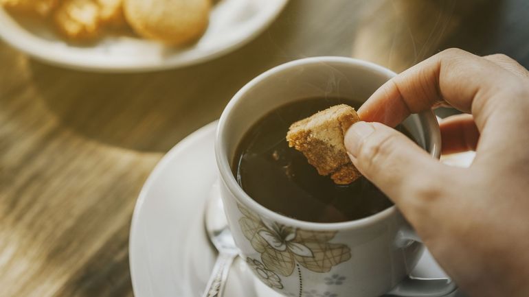 Comment tremper son biscuit dans son café sans qu'il ne se brise ? La science a la réponse Comment tremper son biscuit dans son café sans qu'il ne se brise ? La science a la réponse
