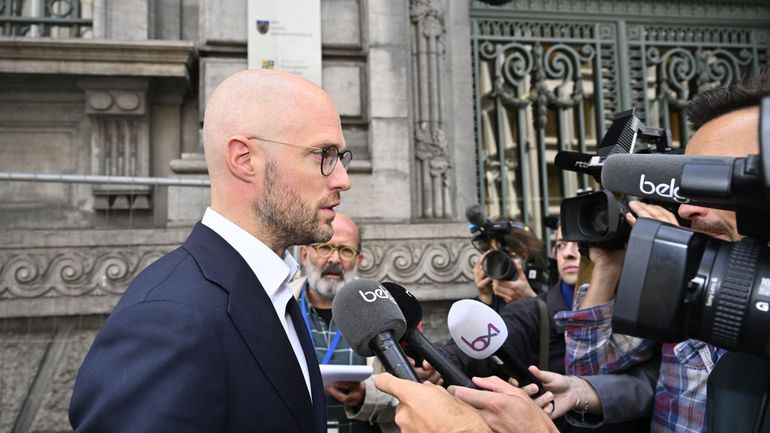 Formation bruxelloise : le PS presse David Leisterh de reprendre les discussions