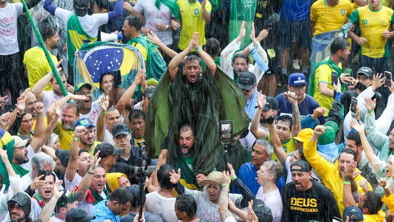 Brésil : la foudre s'abat sur une manifestation pro-Bolsonaro, une trentaine de blessés