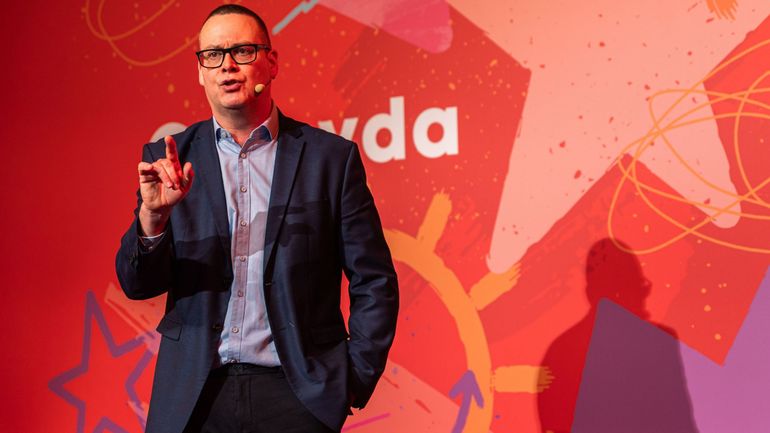 Cinq départs au PTB : le "centralisme démocratique" autour de Raoul Hedebouw atteint-il ses limites ?