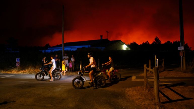 Incendies en Gironde : "Nous ne pouvons pas accueillir des touristes", les autorités demandent aux Belges de reporter leurs vacances