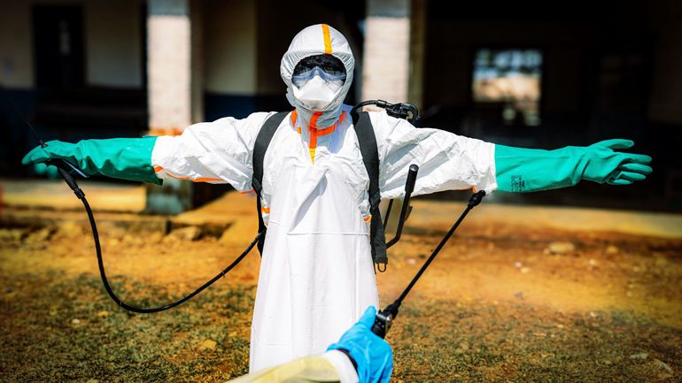 Au coeur de l'épidémie d'Ebola en RDC... entre peur, rumeurs et cercueils de la discorde