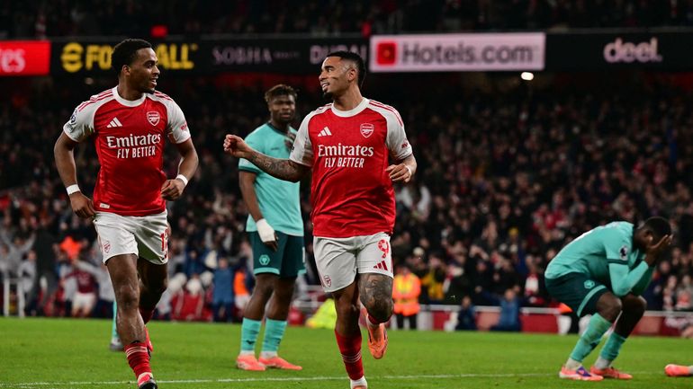 Deux auto-buts pour une victoire laborieuse : Arsenal et Trossard battent Wolverhampton Deux auto-buts pour une victoire laborieuse : Arsenal et Trossard battent Wolverhampton