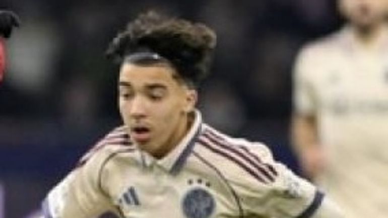 Rayane Bounida double passeur avec l'Ajax, Wout Faes se blesse, Zeno Debast poursuit son retour