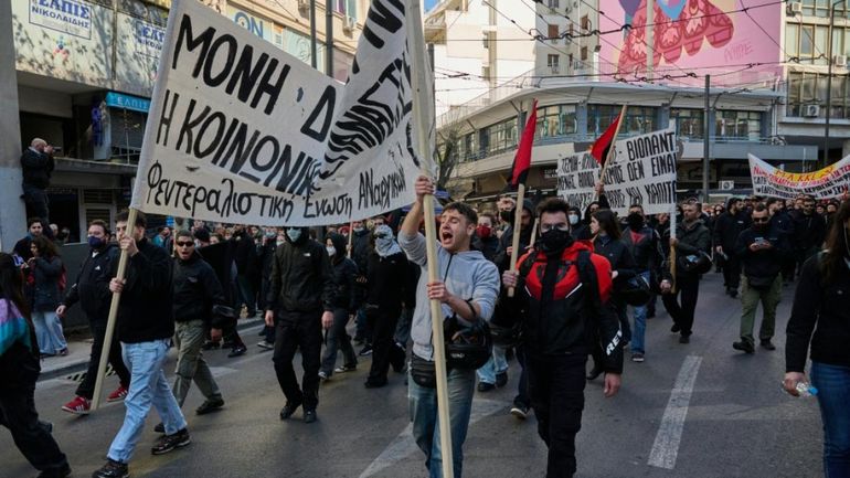 Grèce : 36 accusés face à la justice trois ans après la catastrophe ferroviaire de Tempé