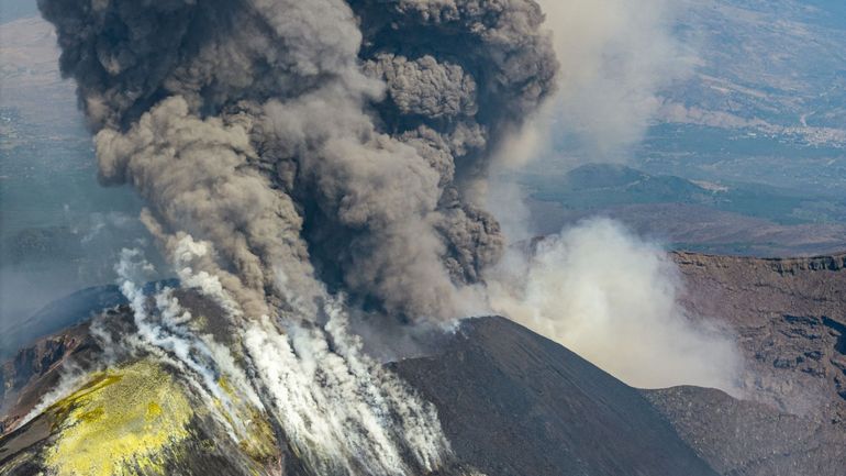 Eruption de l'Etna en Sicile : les vols à l'aéroport de Catane suspendus jusqu'à vendredi matin