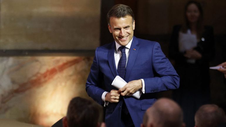 Macron dit que la reprise du dialogue avec Poutine est "en train de se préparer"